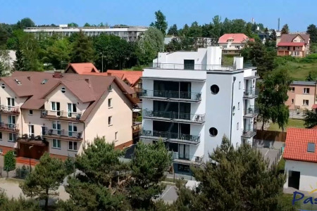 Jastrzębia Góra z drona - Pasja pokoje i apartamenty